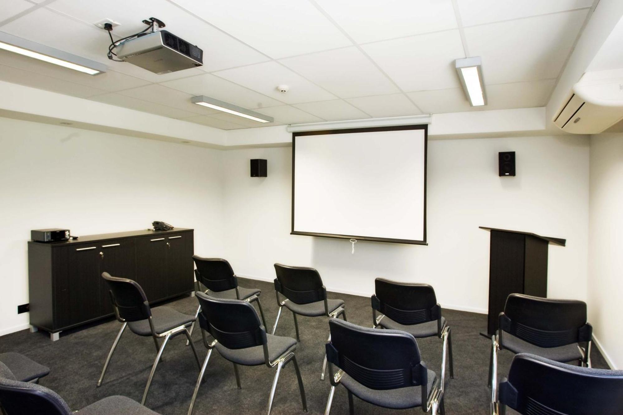 Carnmore Chateau Marlborough Blenheim Exterior foto A projector screen