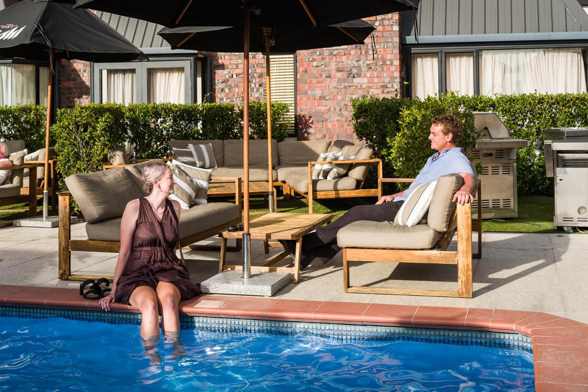 Carnmore Chateau Marlborough Blenheim Exterior foto The pool at the Hotel