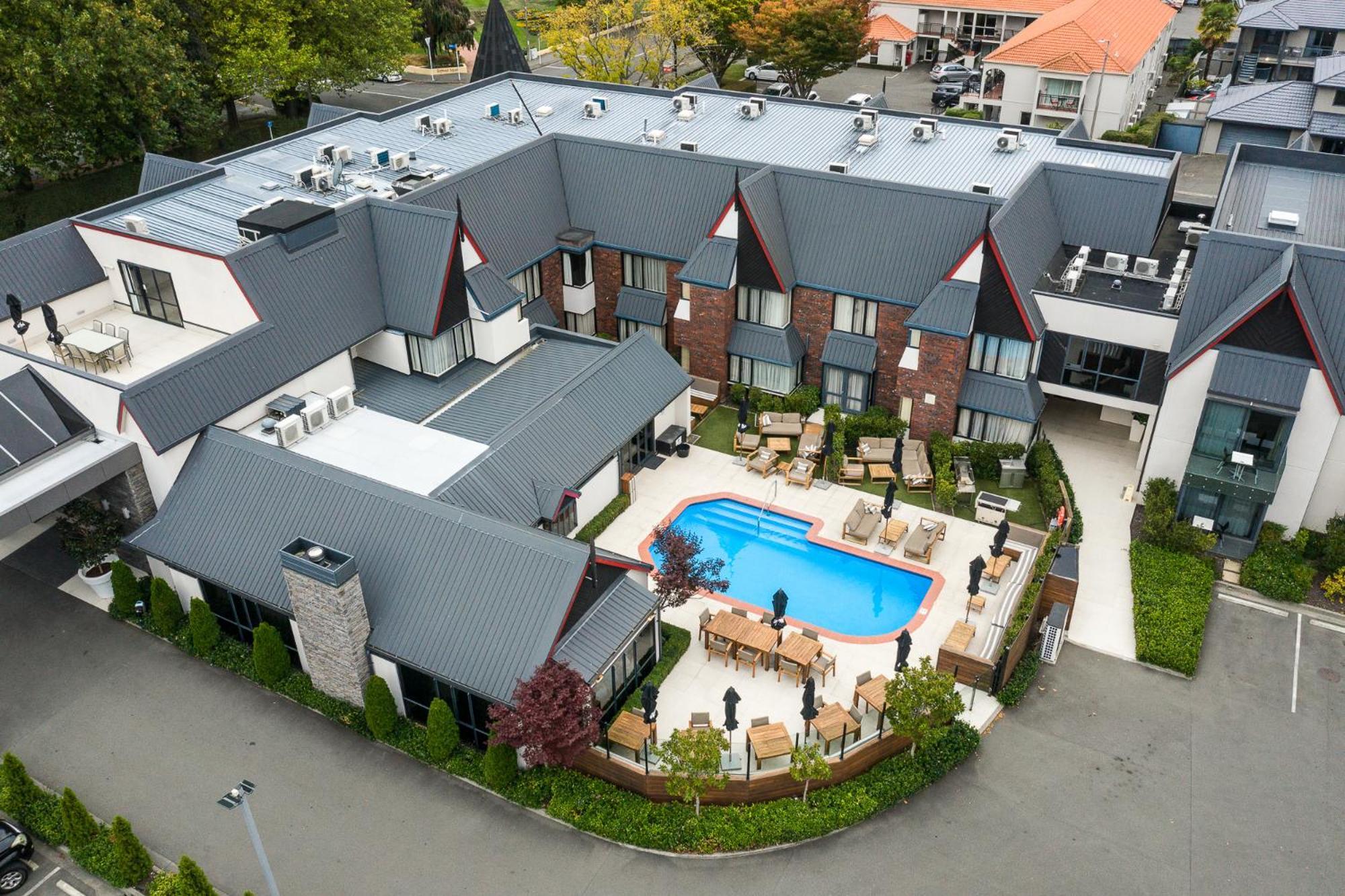 Carnmore Chateau Marlborough Blenheim Exterior foto The hotel's pool