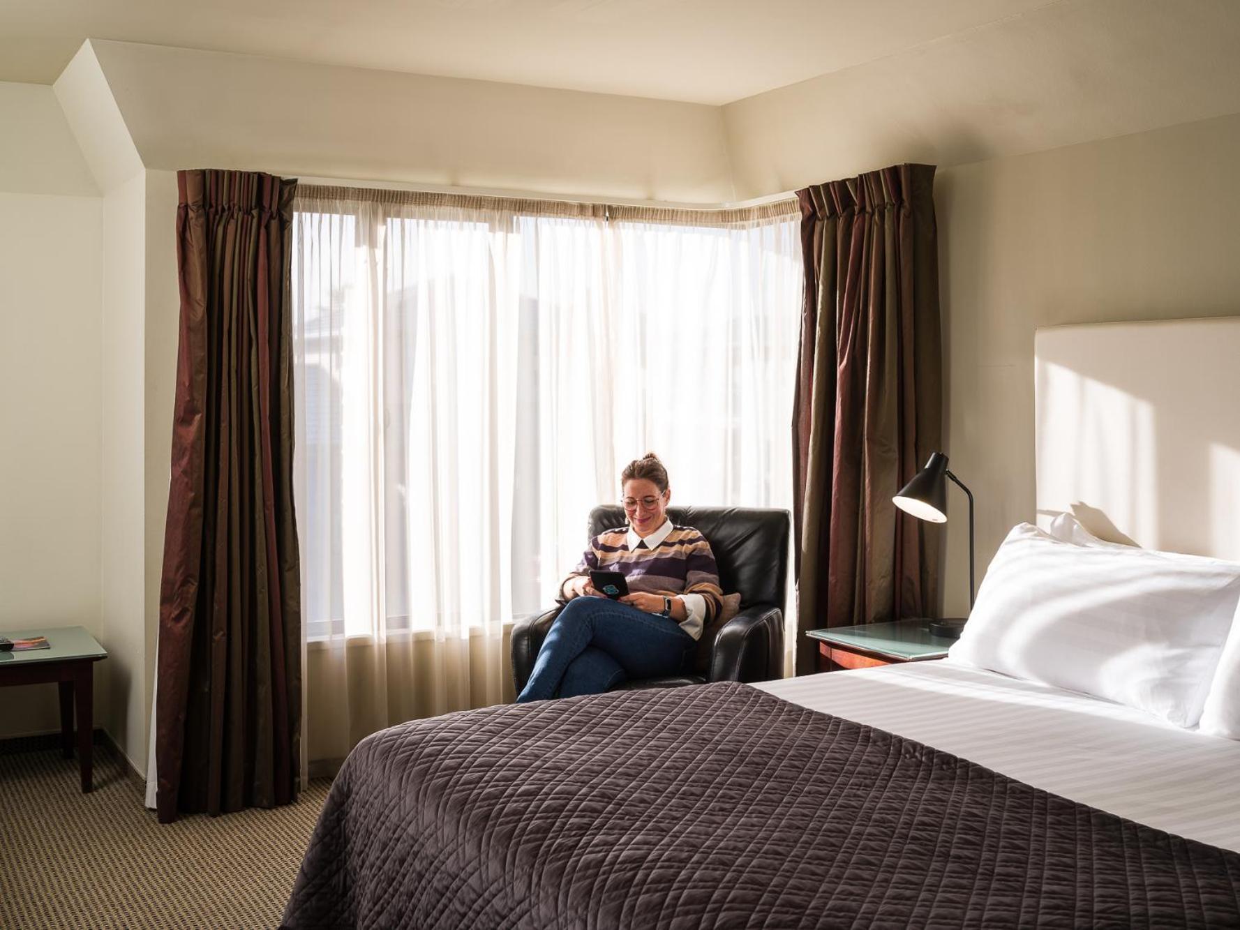 Carnmore Chateau Marlborough Blenheim Exterior foto A guest in a room at the hotel