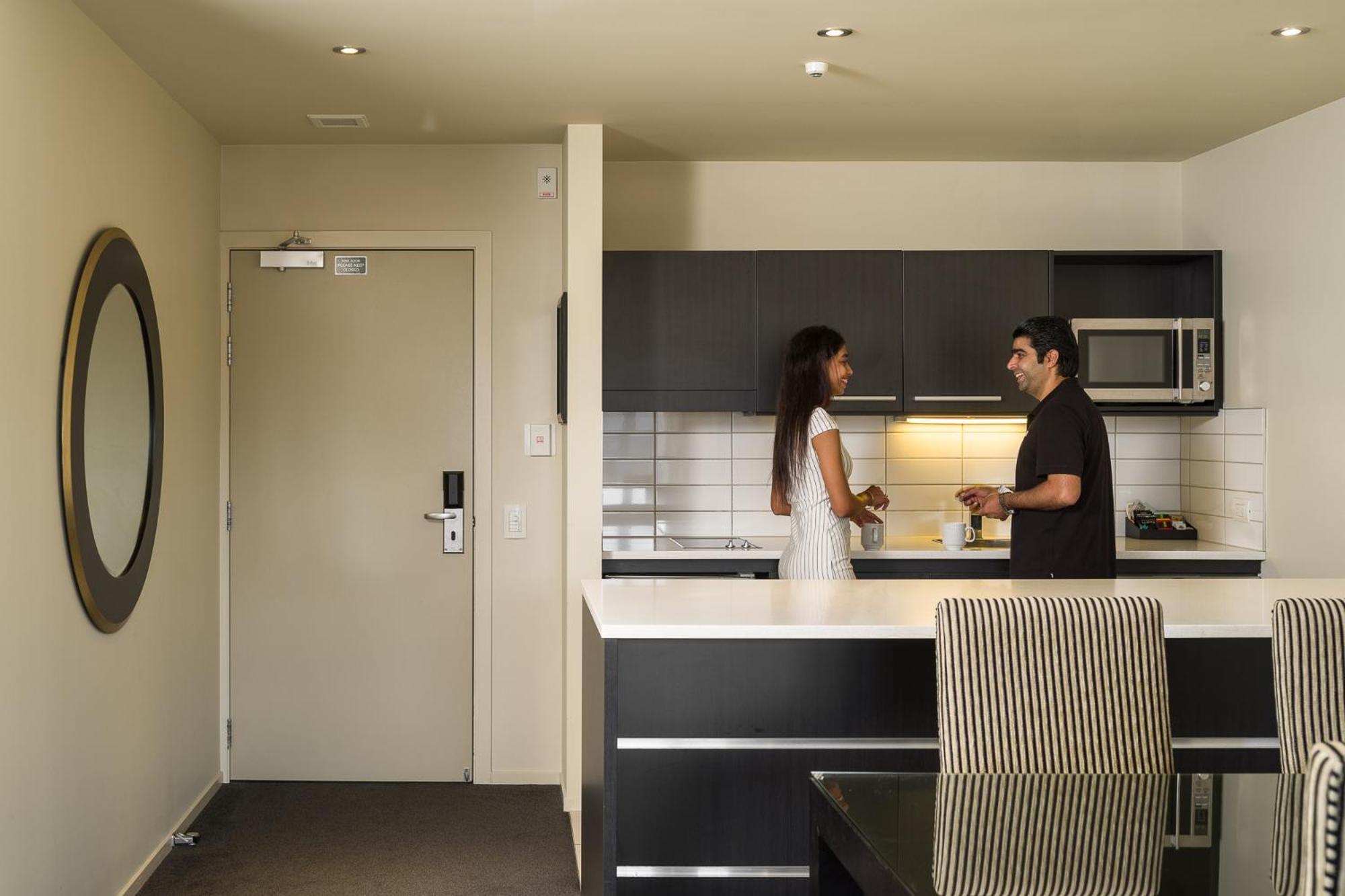 Carnmore Chateau Marlborough Blenheim Exterior foto A kitchen in a serviced apartment