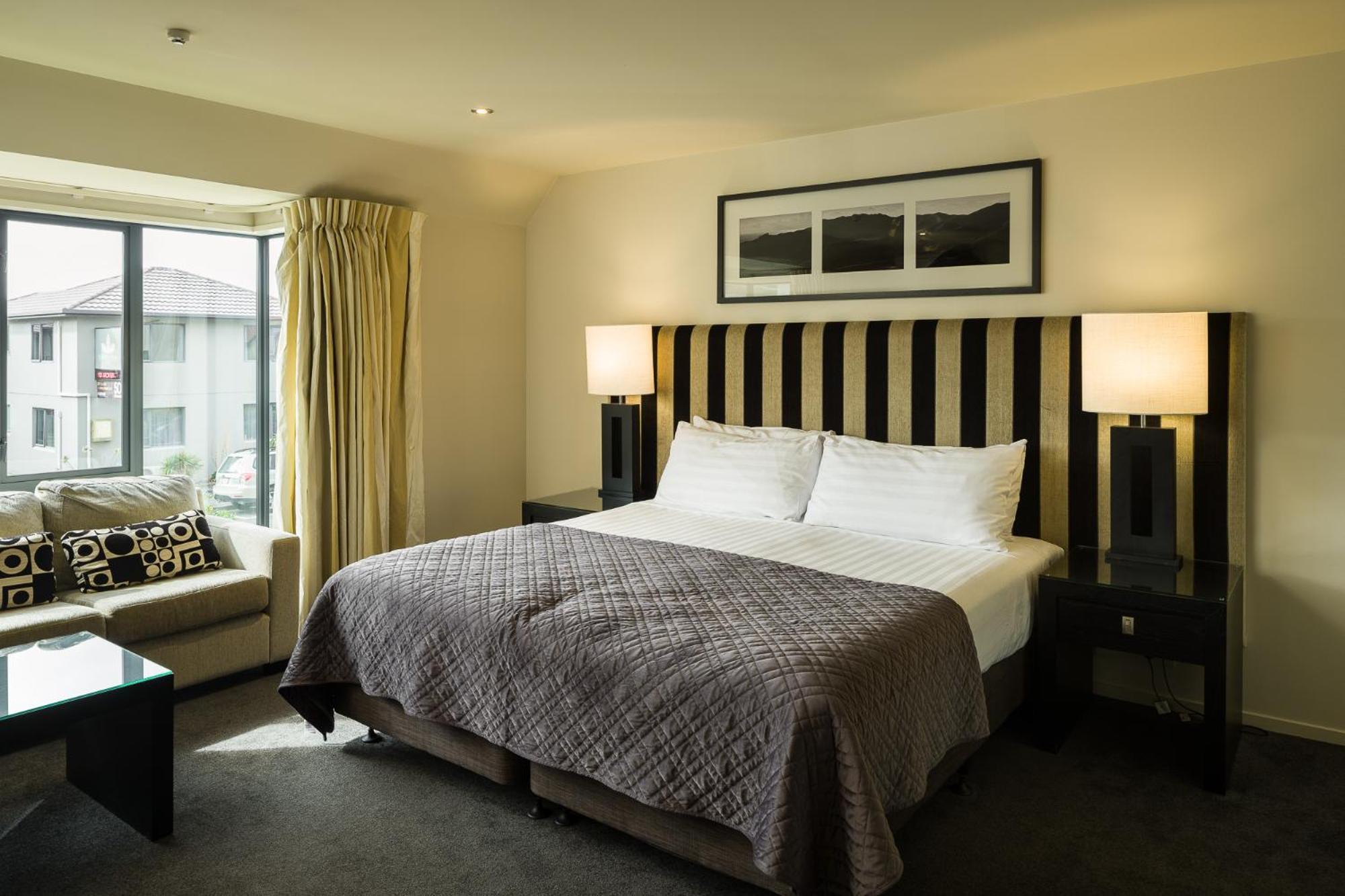 Carnmore Chateau Marlborough Blenheim Exterior foto A bedroom at the hotel